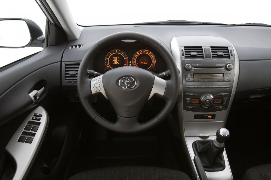 Торпедо Toyota Corolla 2007 года  (EU) (фото 22 из 38)